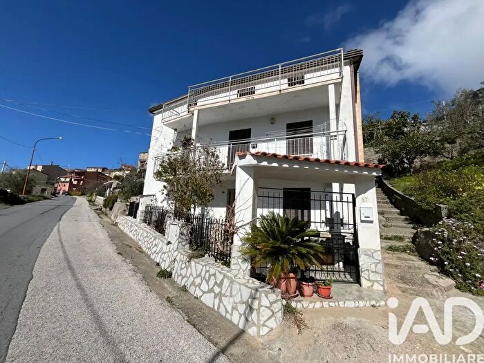 Casa con 5 locali in vendita in Localitãnbsp Terredonniche, Fiumefreddo Bruzio