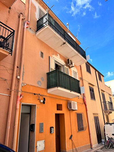 Casa quadrilocale in vendita in Via Costantino, Castellammare Del Golfo