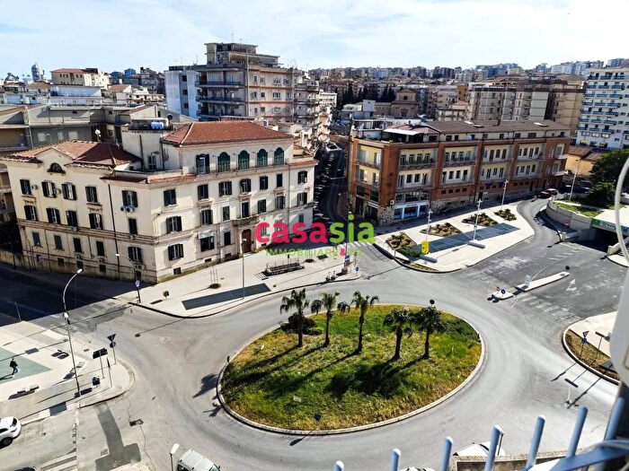 Appartamento trilocale in affitto in Viale Leonardo da Vinci, Centro, Ragusa