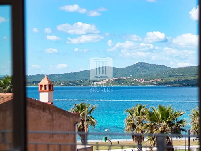Casa quadrilocale in vendita in Via Libertà, Golfo Aranci