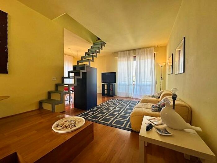 Appartamento con 6 locali in vendita in Dua, Camaiore