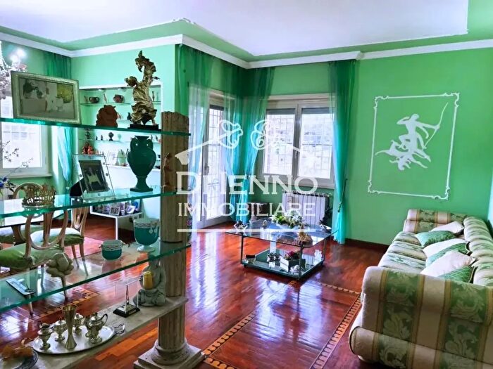 Appartamento con 5 locali in vendita in Roma