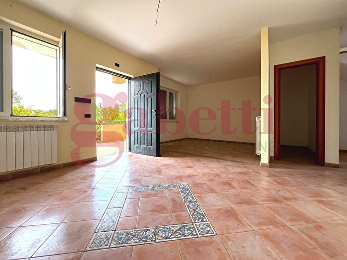 Casa con 6 locali in vendita in Via San Leucio Snc, San Salvatore Telesino