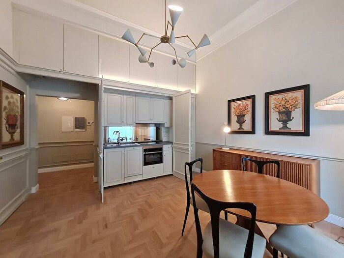 Appartamento trilocale in affitto in Via Venezia, San Marco SS Annunziata, Firenze