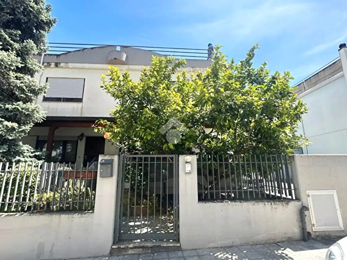 Casa con 5 locali in vendita in Via Generale Francesco Rizzi, Canosa Di Puglia