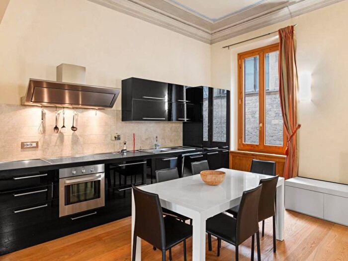 Appartamento con 5 locali in affitto in Piazza dei Mozzi, San Niccolò, Firenze