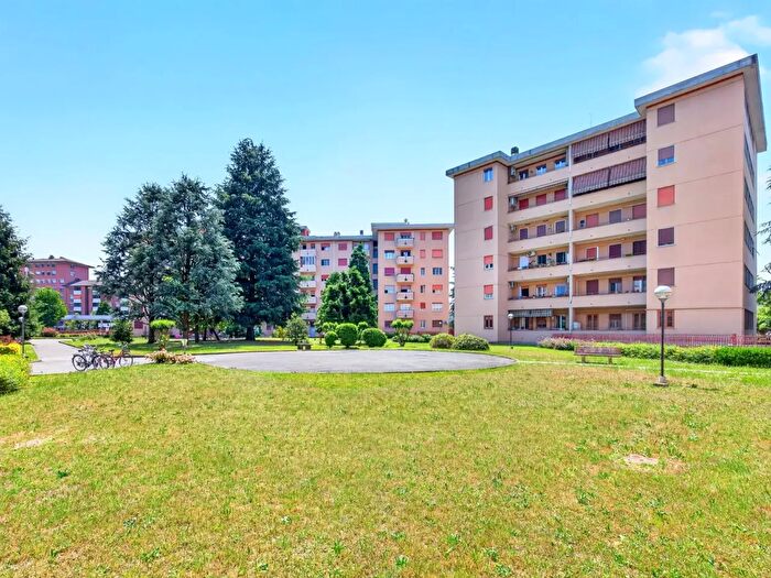 Appartamento trilocale in vendita in Via Villoresi, Bollate