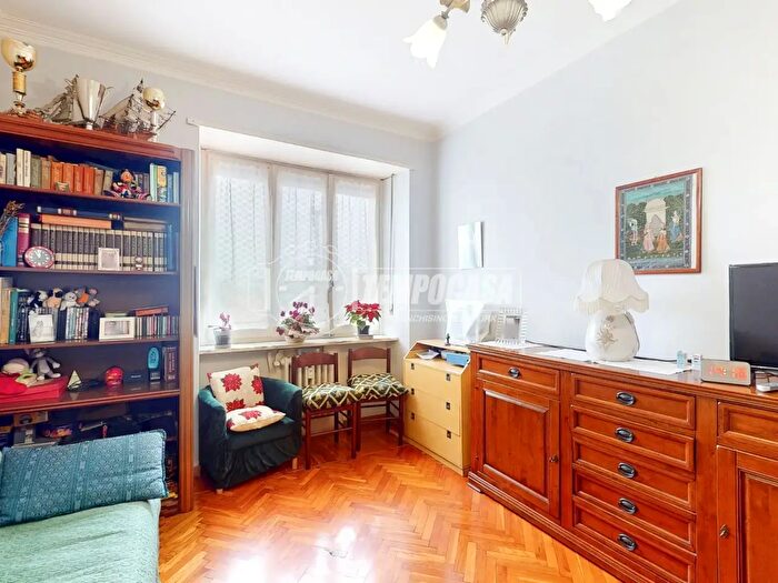 Appartamento trilocale in vendita in Corso Sebastopoli, Torino