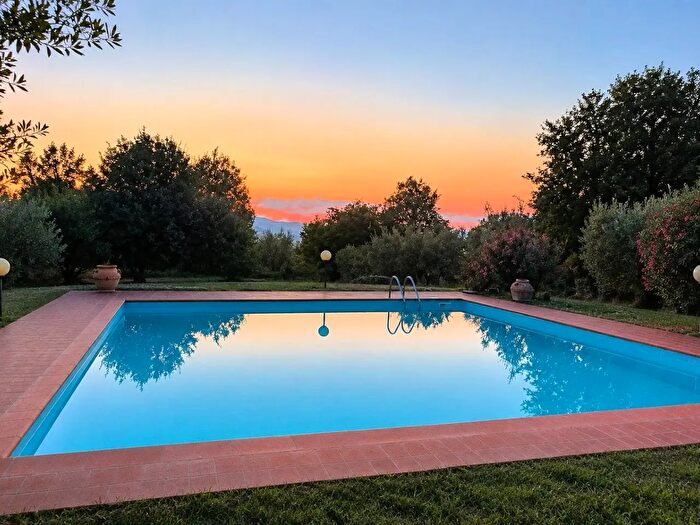 Casa con 12 locali in vendita in San Donato in Fronzano, Reggello