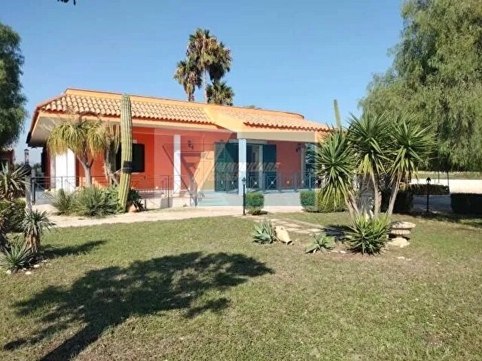 Casa con 7 locali in vendita in Siracusa