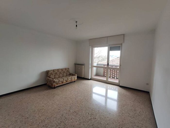 Appartamento quadrilocale in affitto in Via Ettore Amisano, Centro, San Salvatore Monferrato