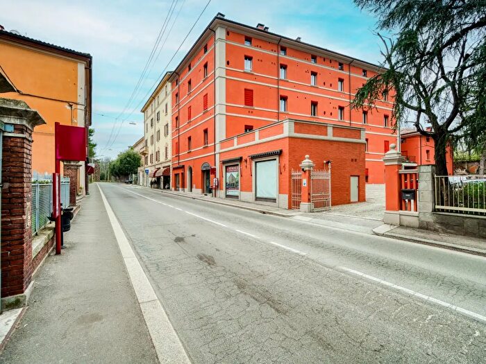Appartamento quadrilocale in vendita in Via Castiglione, Bologna