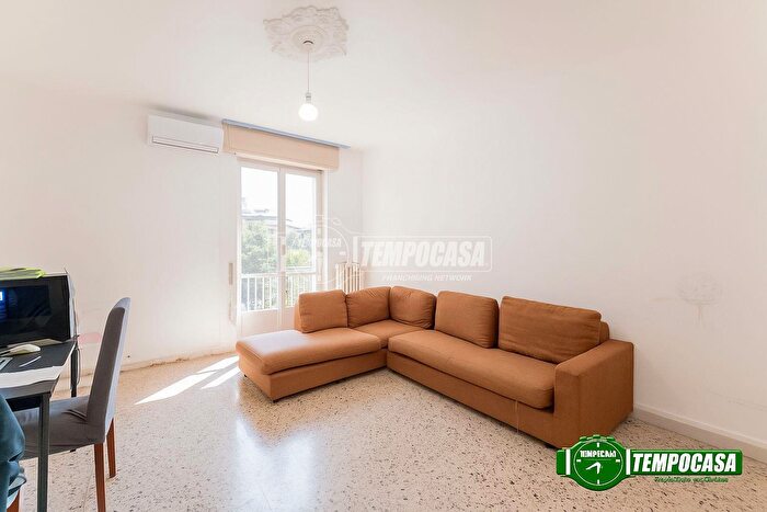 Appartamento trilocale in vendita in Via San Girolamo Emiliani, Magenta