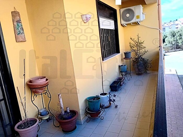 Appartamento quadrilocale in vendita in Piazza SantAntonio da Padova C Faro Superiore, Messina