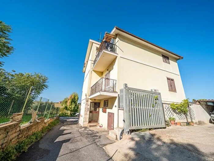 Appartamento trilocale in vendita in Via Fosso dell'Osa, Roma