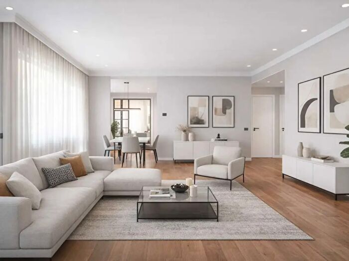 Appartamento con 6 locali in vendita in Modena