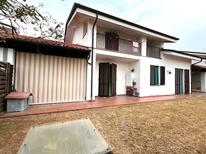 Casa con 8 locali in vendita in Bibiana