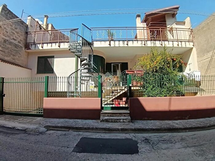 Casa con 6 locali in vendita in Via Trieste, Cassano Delle Murge