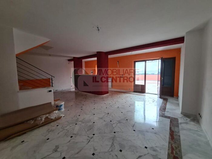 Casa con 9 locali in vendita in Sarzana