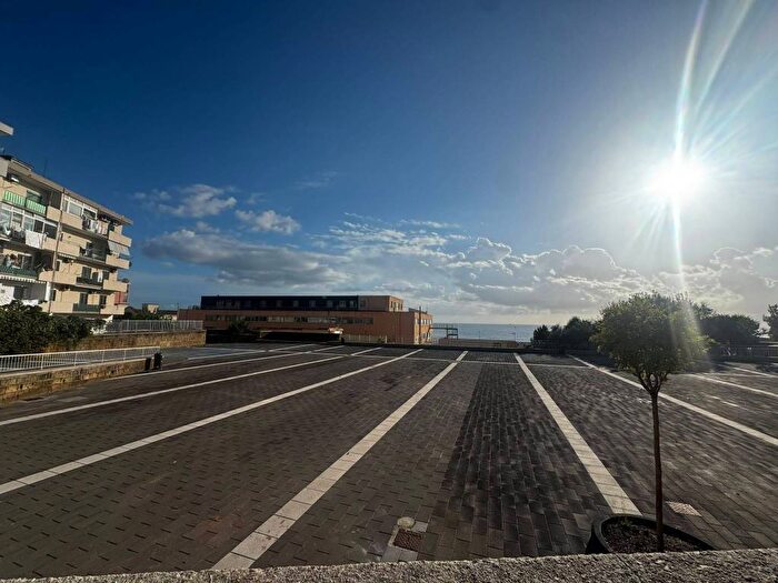 Appartamento quadrilocale in affitto in Via Severino Boezio, Bagnoli, Napoli