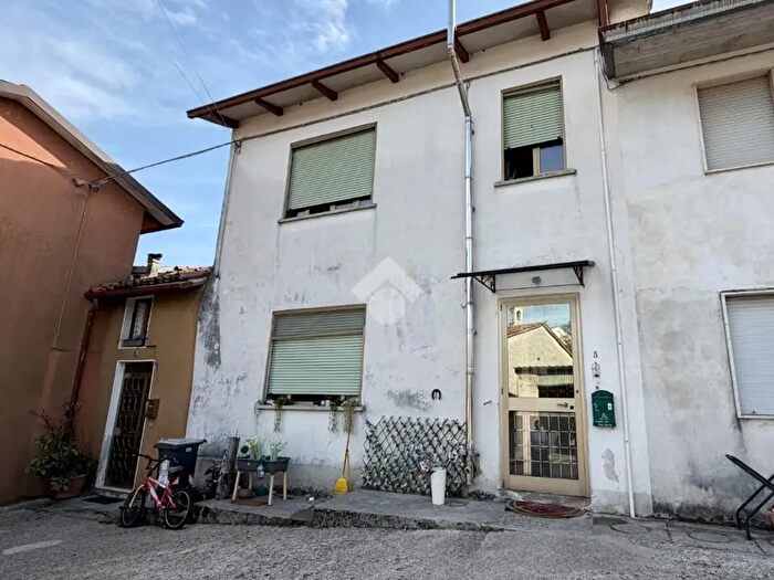 Casa trilocale in vendita in Via Montecchi, Isola Vicentina