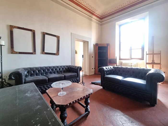Appartamento con 5 locali in affitto in Via della Spada, Firenze