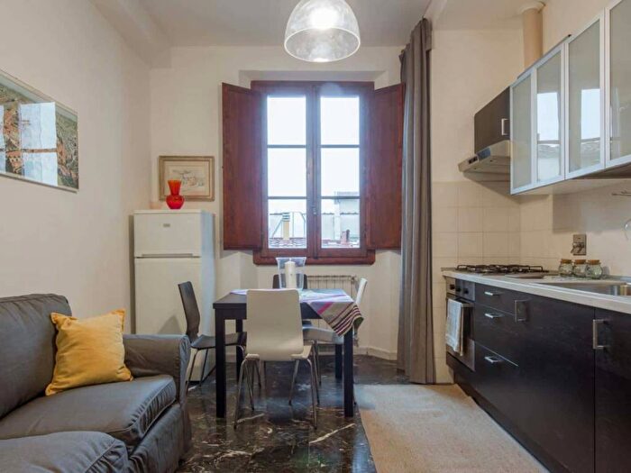 Appartamento trilocale in affitto in Via Guelfa, Duomo, Firenze