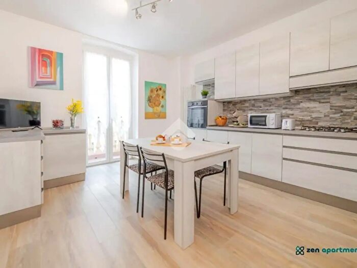 Appartamento trilocale in vendita in Via Vetrano, Genova