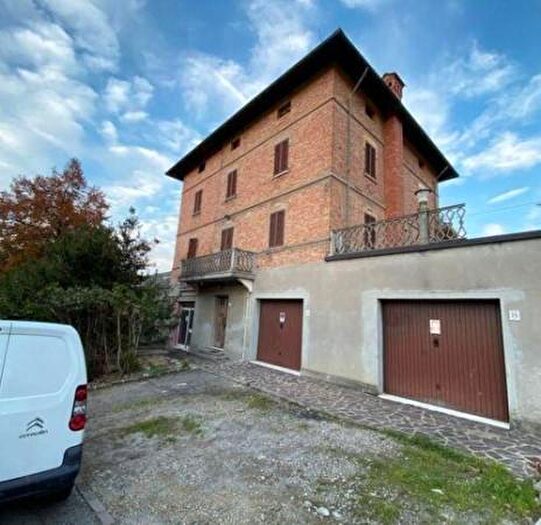 Casa con 6 locali in vendita in Castelvetro Di Modena
