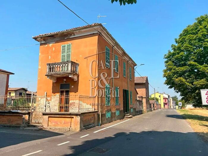 Casa con 8 locali in vendita in Via Tripoli, Retorbido