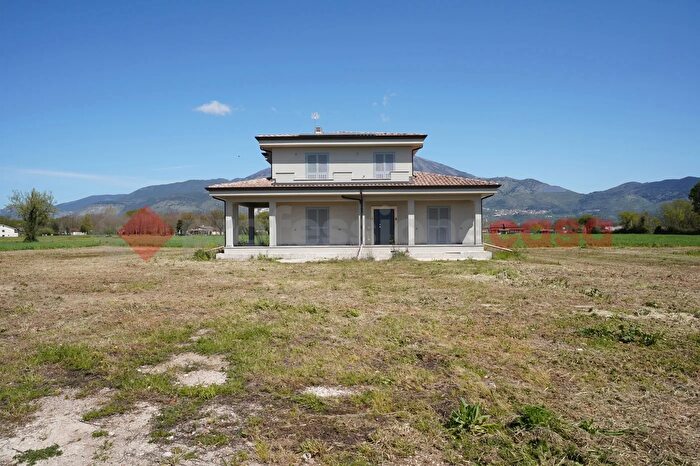 Casa quadrilocale in vendita in Contrada Castelluccio Snc, Aquino