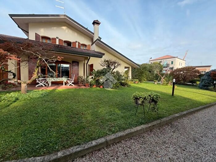 Casa con 5 locali in vendita in Via Roma, Vigodarzere