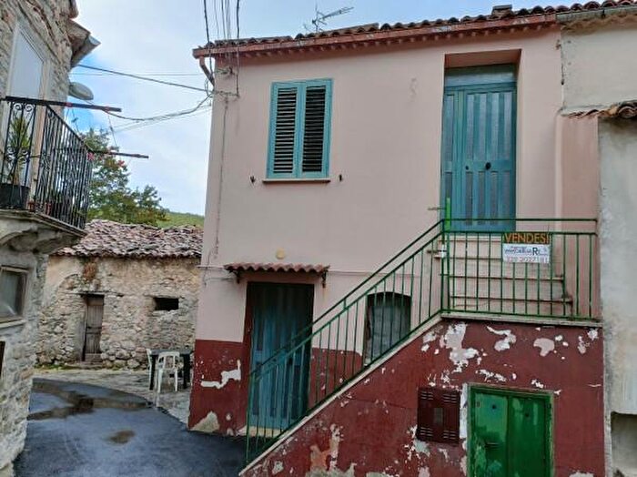 Casa con 6 locali in vendita in Via Vicende, San Massimo