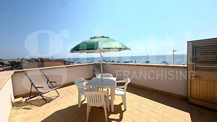 Casa trilocale in vendita in Via Posidonia, Petrosino