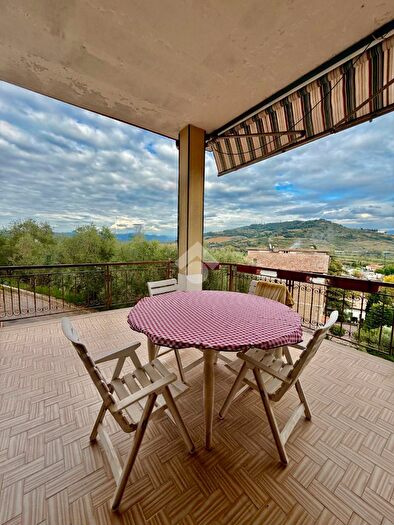 Casa con 5 locali in vendita in Via del Poggio, Orte