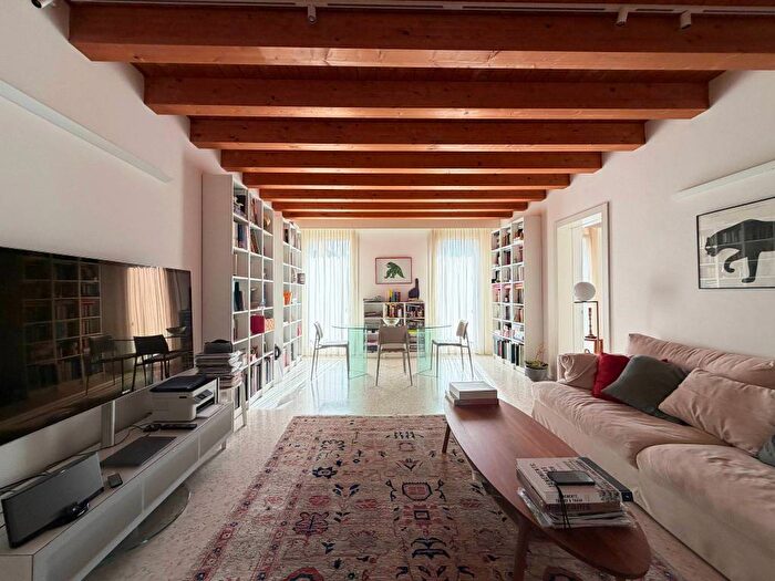 Appartamento quadrilocale in affitto in Corso Vittorio Emanuele II, Prato della Valle Pontecorvo, Padova