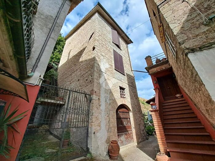 Appartamento bilocale in vendita in Via delle Piane, Carbognano