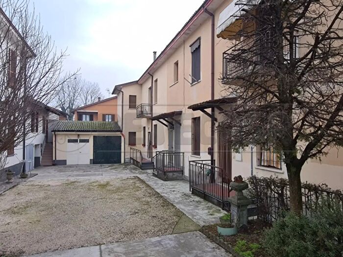 Casa con 6 locali in vendita in Via Naviglio, Cremona