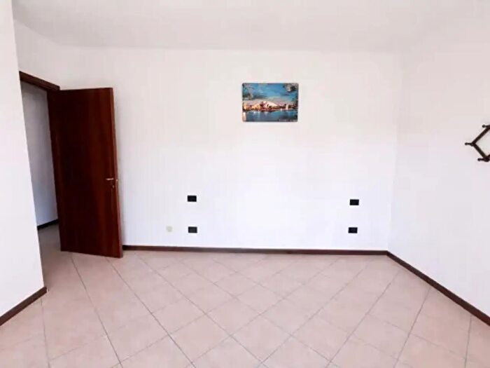 Appartamento quadrilocale in vendita in Via Giuseppe Garibaldi, Moglia