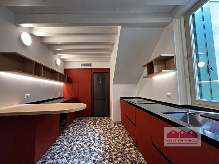 Appartamento trilocale in affitto in Contrà Porta Padova, Centro Storico, Vicenza