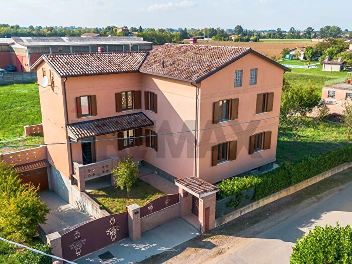 Casa con 6 locali in vendita in Strada Pelosa, Fiorenzuola DArda