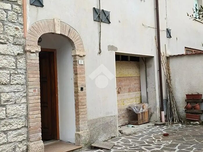 Appartamento con 7 locali in vendita in Sigillo Via del Roscello, Sigillo