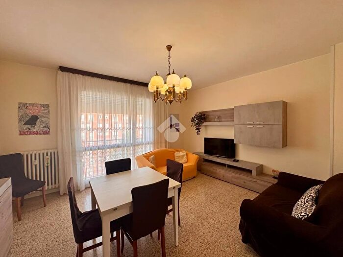 Appartamento con 5 locali in affitto in Via Camillo Giussani, Milano