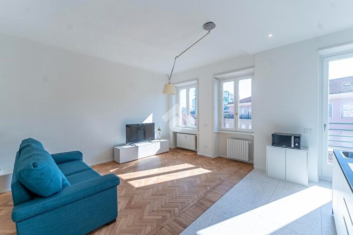 Appartamento trilocale in affitto in Via Carlo De Cristoforis, Milano