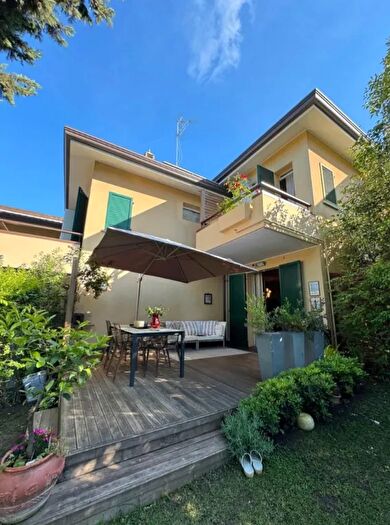 Casa quadrilocale in vendita in Via dei Pini, Riccione