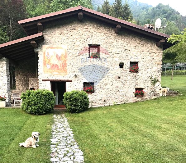 Casa quadrilocale in vendita in Via Righenzuolo Snc, Songavazzo