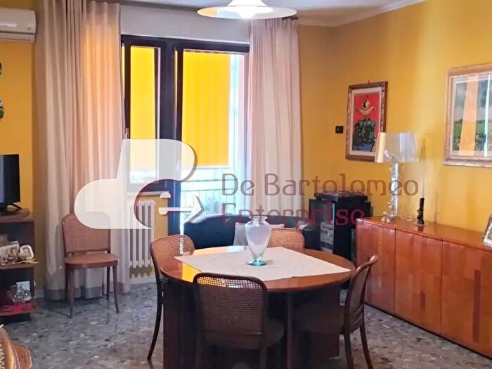 Appartamento trilocale in vendita in Via Brandonisio, Valenzano