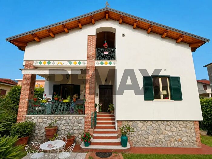 Casa con 15 locali in vendita in Via della Libertà, Falerna