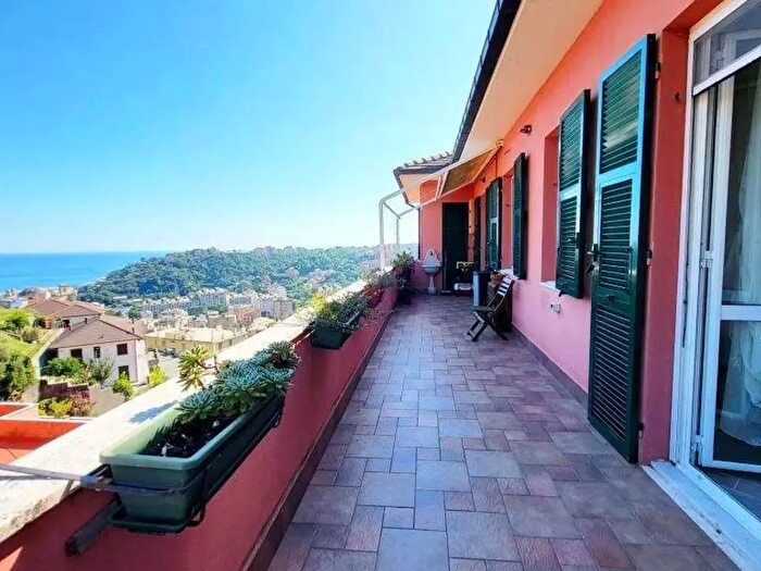 Appartamento con 6 locali in vendita in Via Marconi, Arenzano