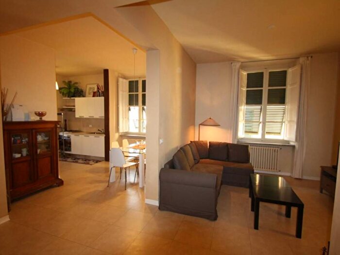 Appartamento quadrilocale in affitto in Via Vittorio Veneto, Piazza Napoleone San Michele, Lucca